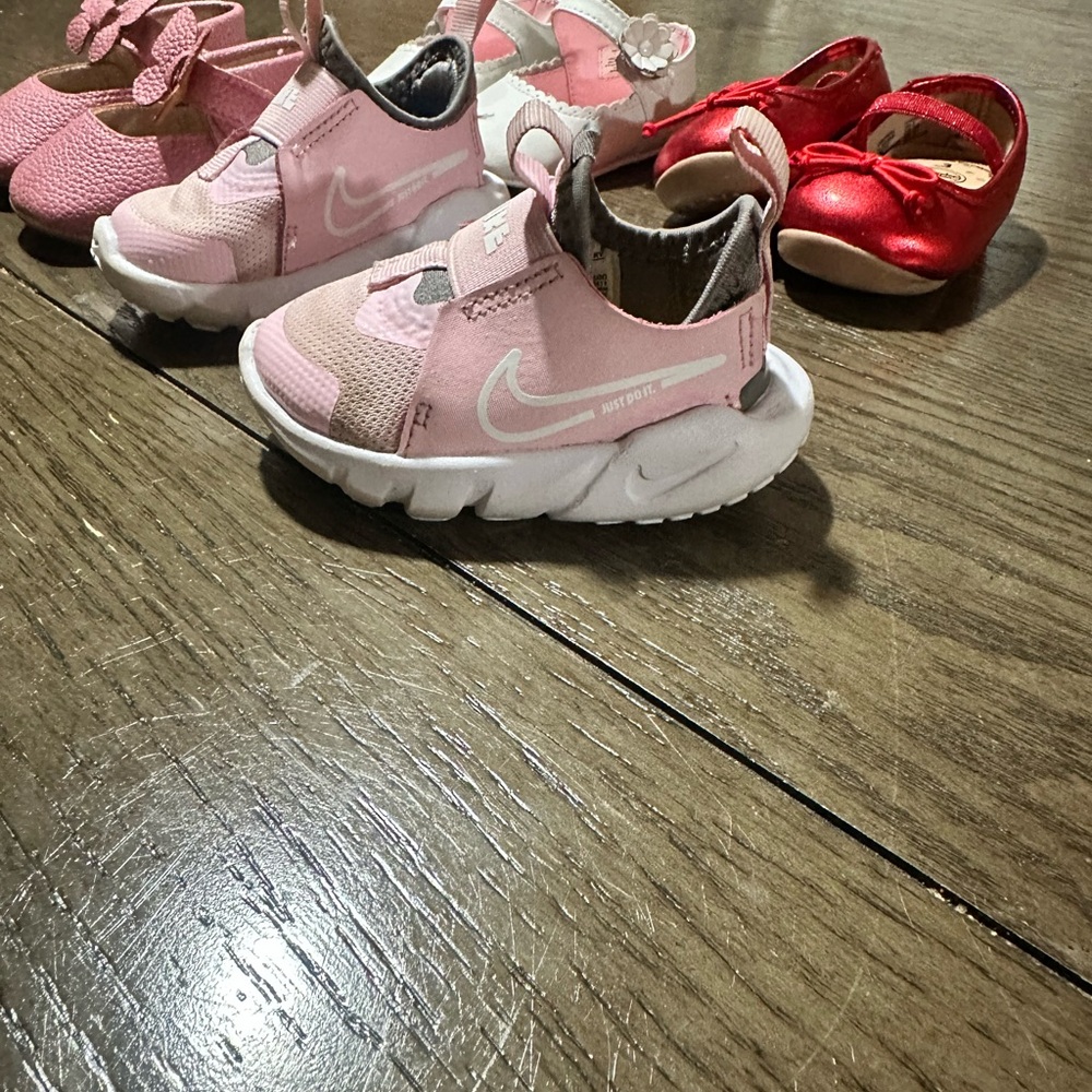 Nike Kids Light Pink Slip-On Sneakers